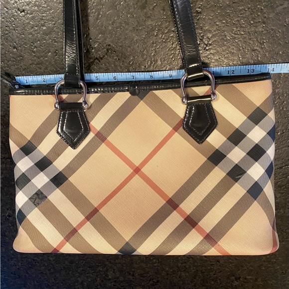 Burberry Tote 💯 authentic - Picture 9 of 14